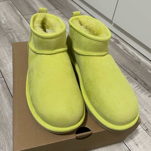 UGG Classic Ultra Mini - Picture 5 of 7